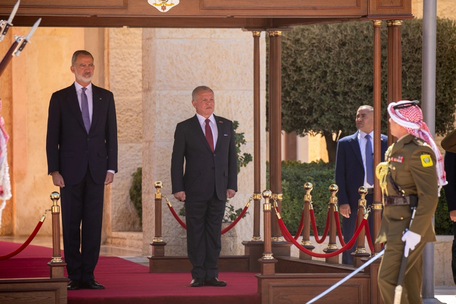 his-majesty-king-abdullah-ii-and-his-royal-highness-crown-prince-al-hussein-receive-king-felipe-vi-of-spain-at-al-husseiniya-palace2.jpg