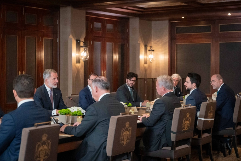 his-majesty-king-abdullah-ii-and-his-royal-highness-crown-prince-al-hussein-receive-king-felipe-vi-of-spain-at-al-husseiniya-palace5.jpeg