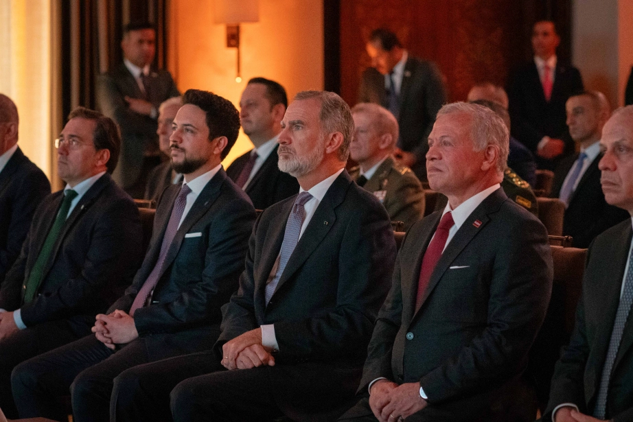 his-majesty-king-abdullah-ii-and-his-royal-highness-crown-prince-al-hussein-receive-king-felipe-vi-of-spain-at-al-husseiniya-palace7.jpeg