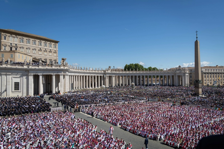 their-majesties-king-abdullah-ii-and-queen-rania-al-abdullah-attend-the-funeral-of-his-holiness-pope-francis281.jpeg