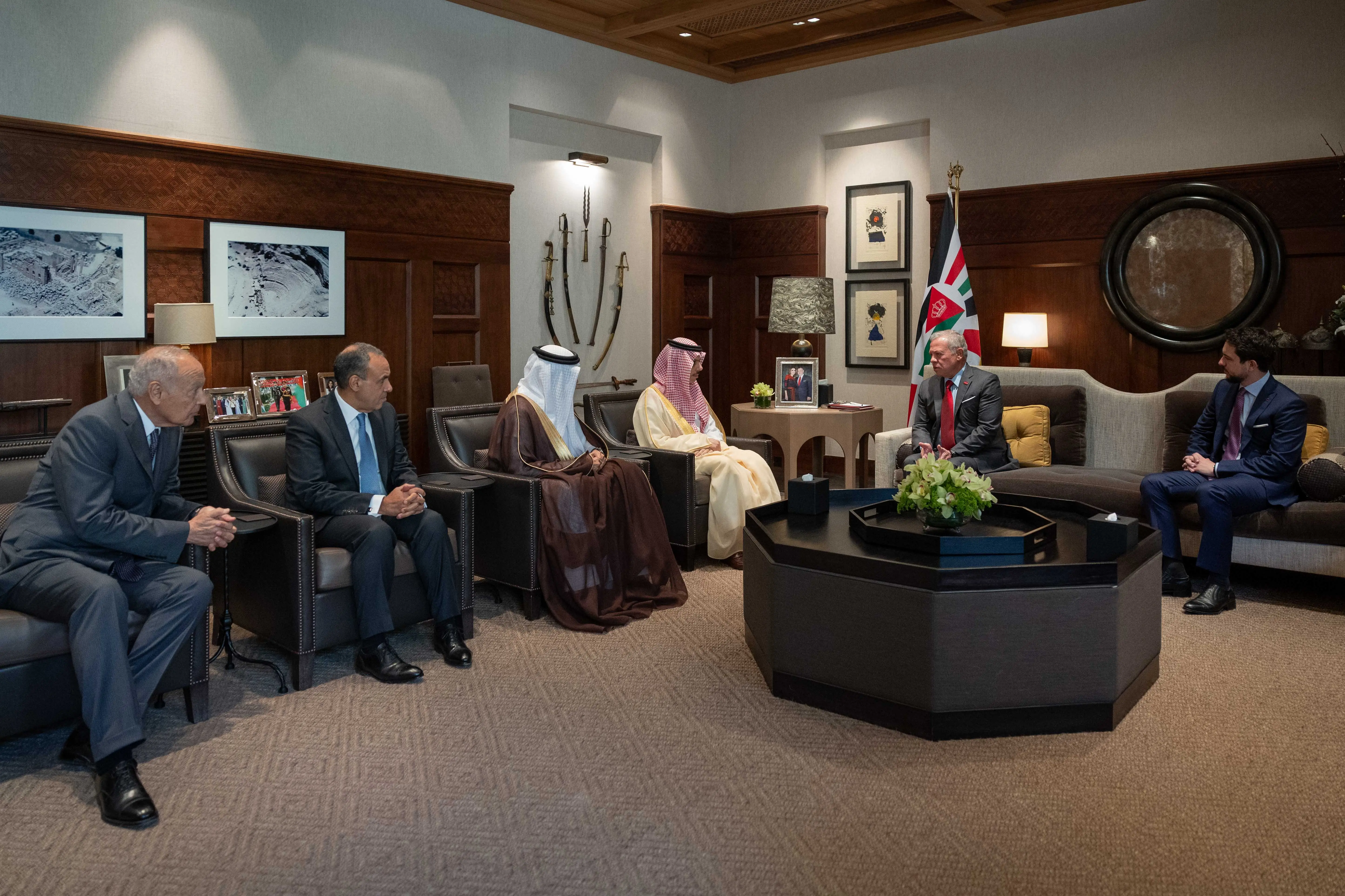 From His Majesty King Abdullah II’s meeting with a delegation from the ministerial committee assigned by the Joint Arab Islamic Extraordinary Summit on Developments in the Gaza Strip