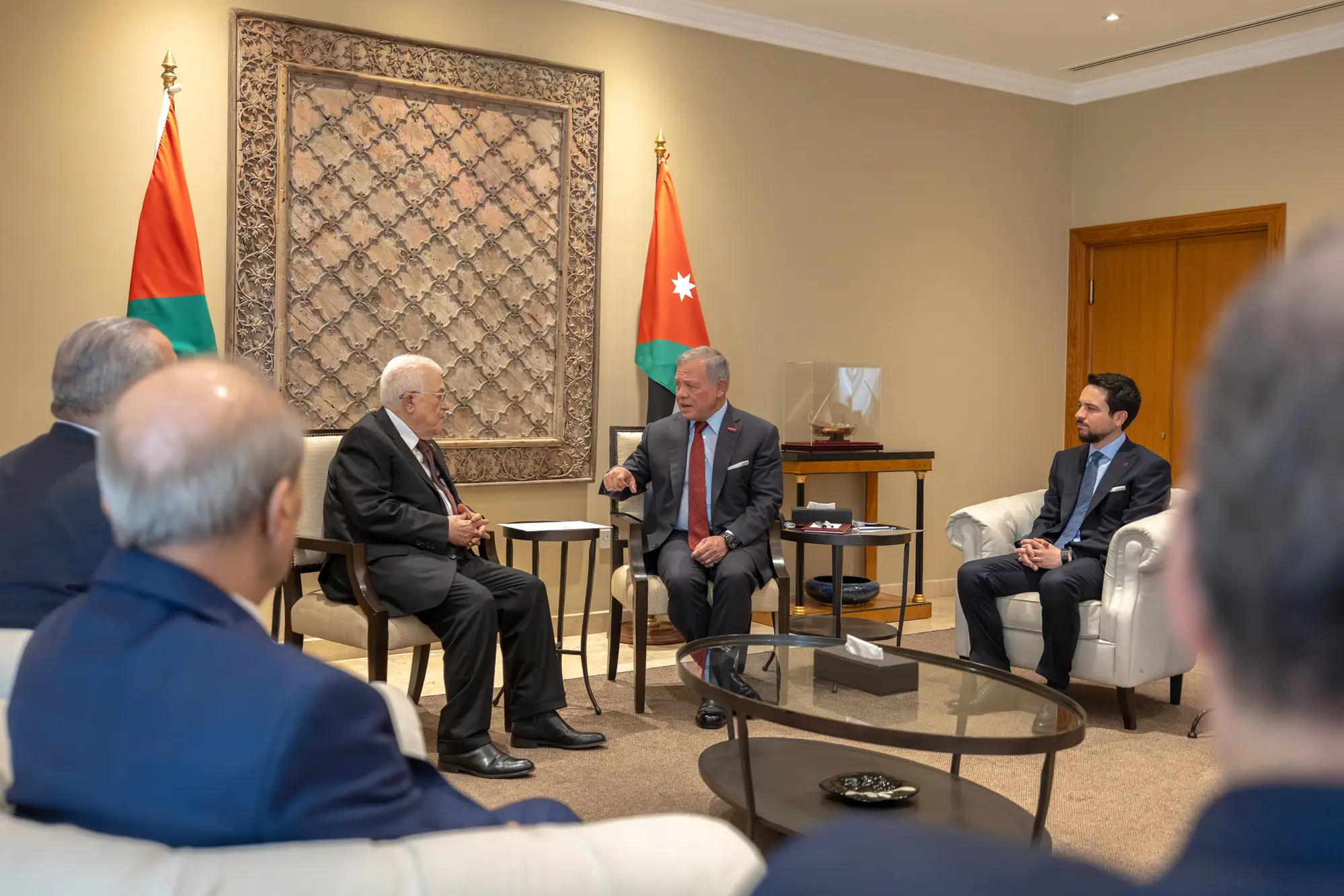 King, Palestinian president discuss situation in Palestinian territories