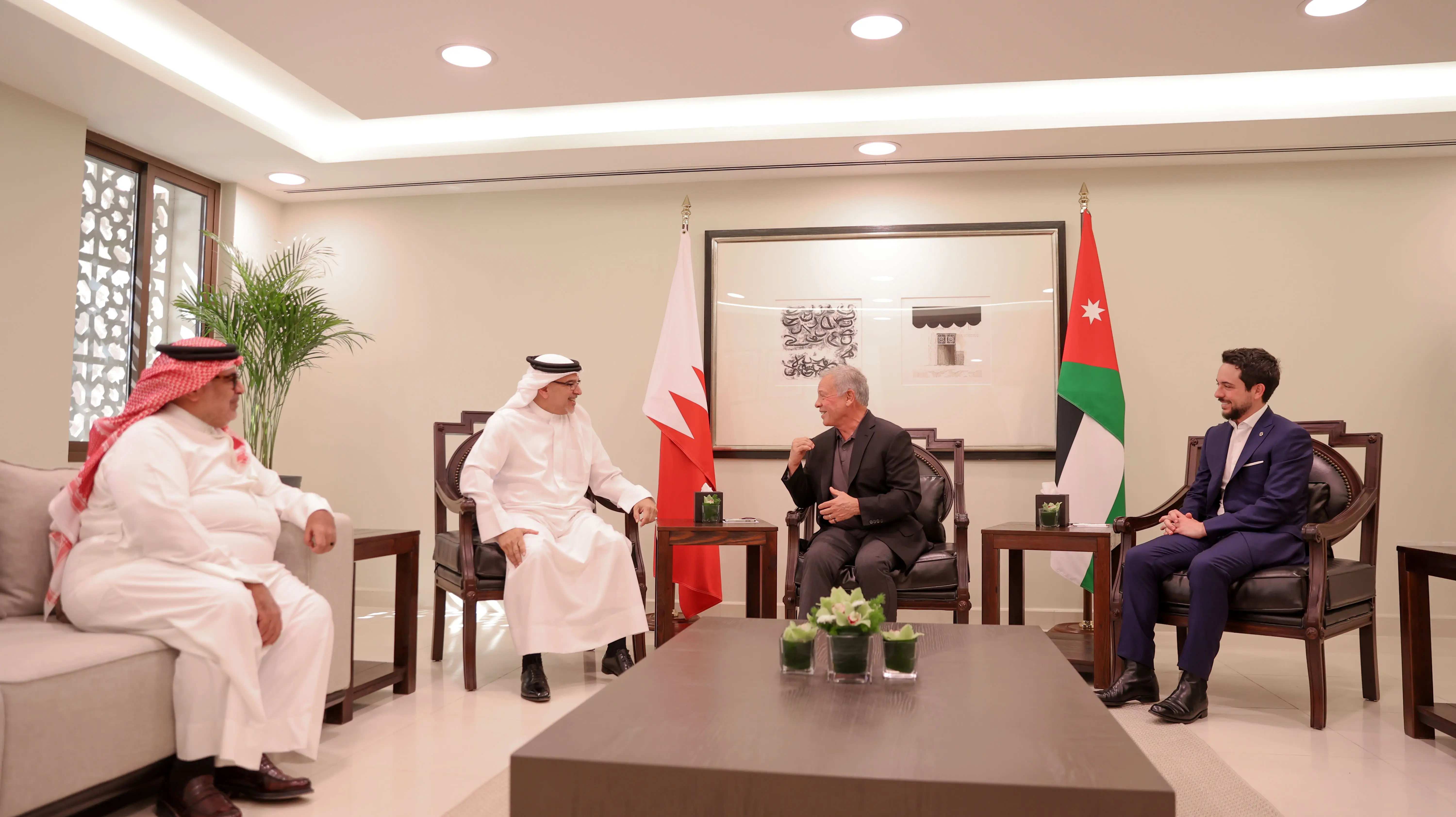 King receives Bahrain crown prince in Aqaba