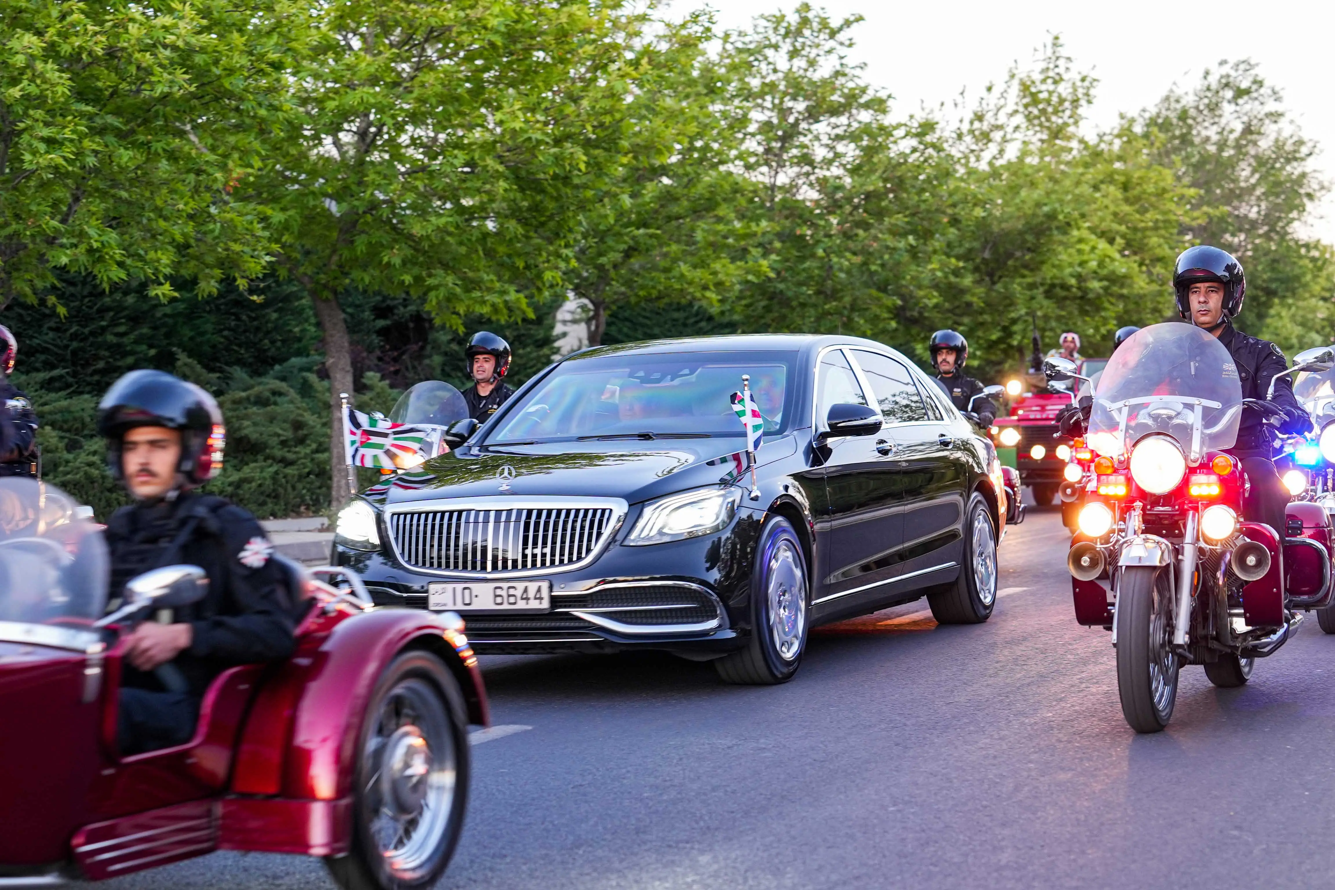 his-majesty-king-abdullah-ii-heads-to-al-husseiniya-palace-accompanied-by-the-red-motorcade-1-1.jpg