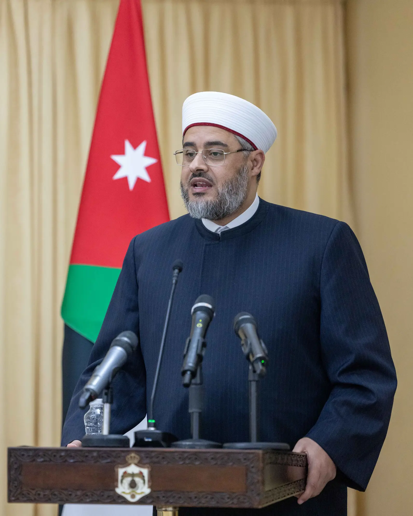 king-sees-off-hajj-pilgrims-of-martyr-families-may-2026-1.jpg