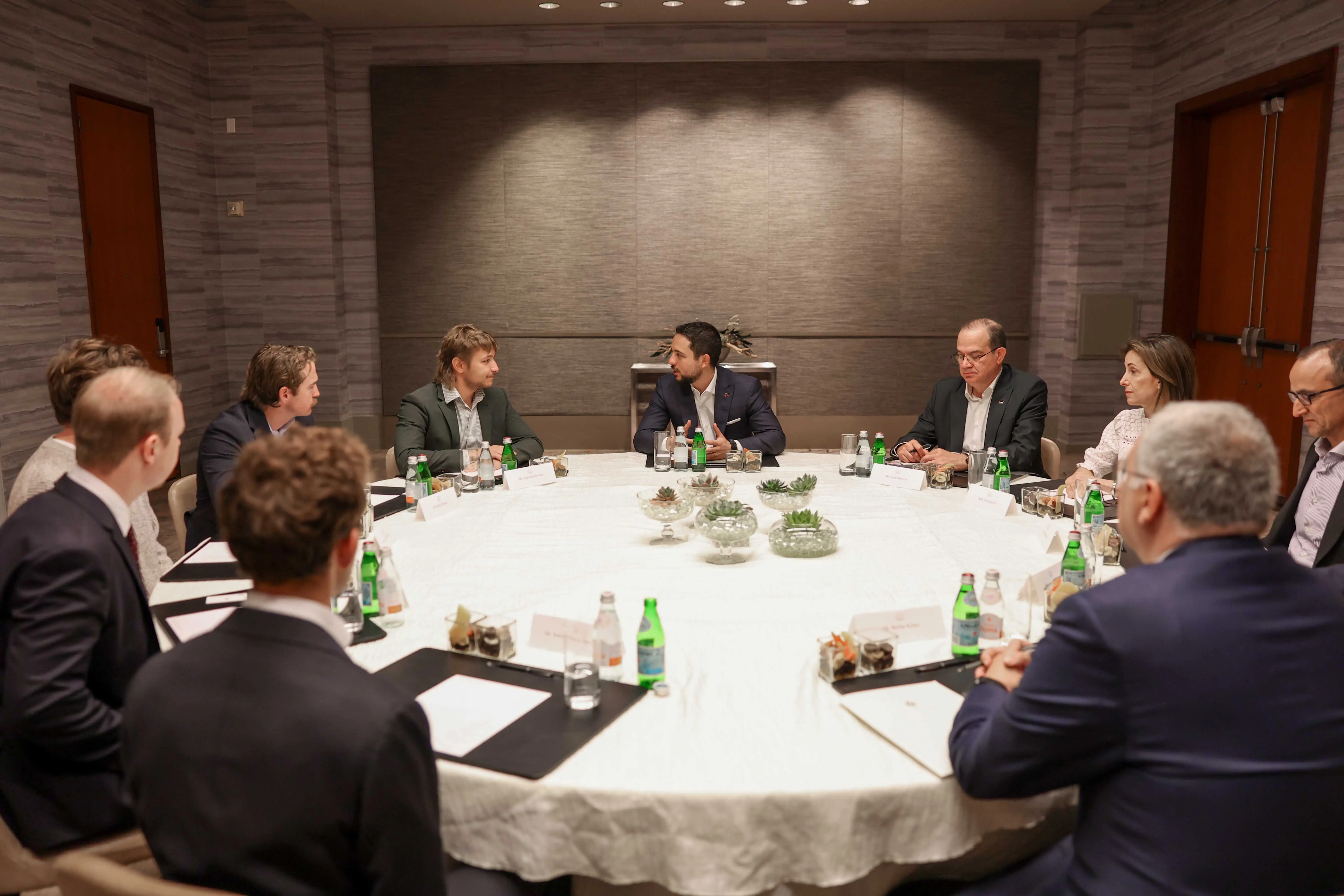 Crown Prince meets with CEOs of leading technology companies in Silicon Valley