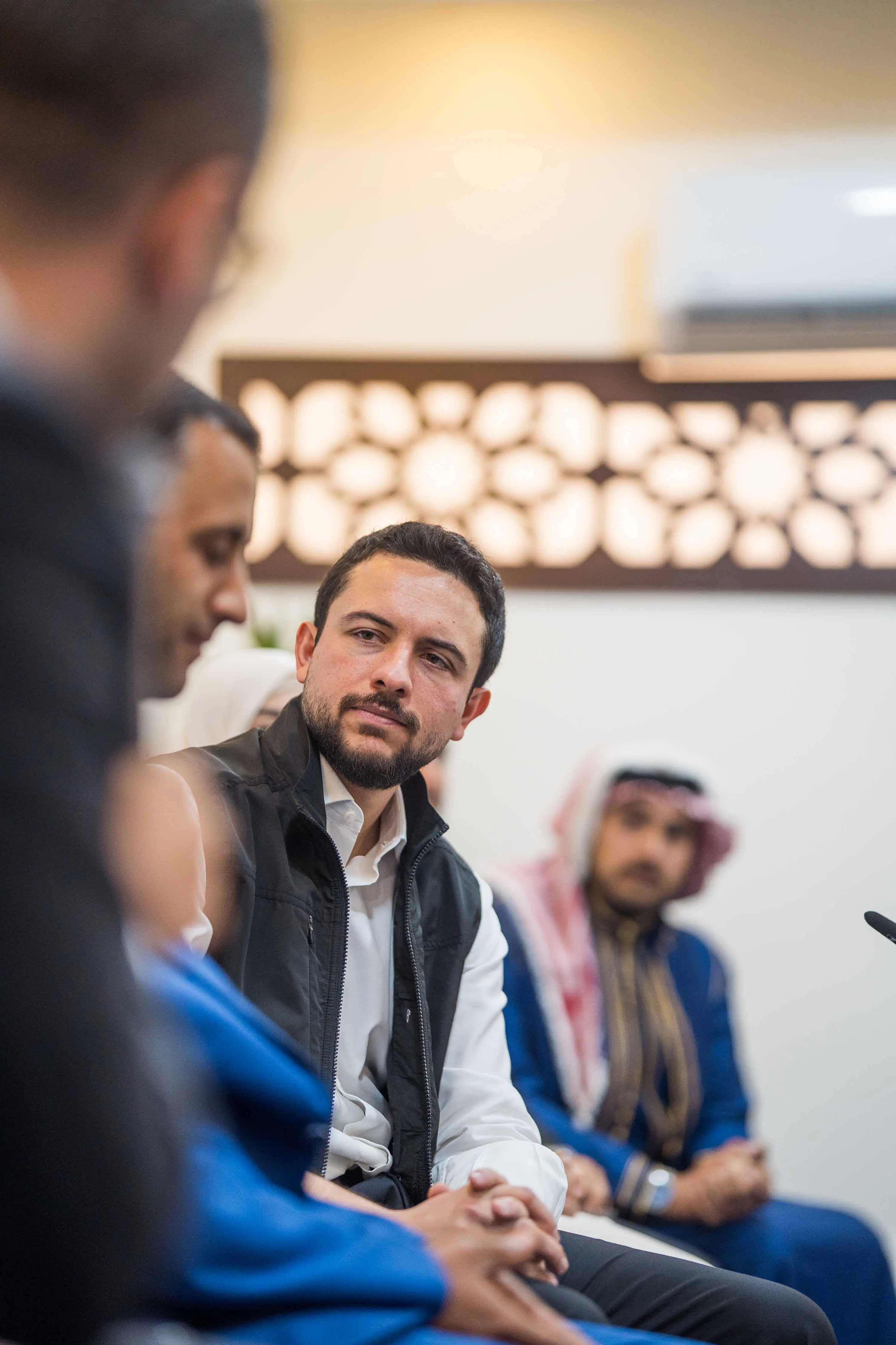 crown-prince-meets-with-karak-youth-5.jpg