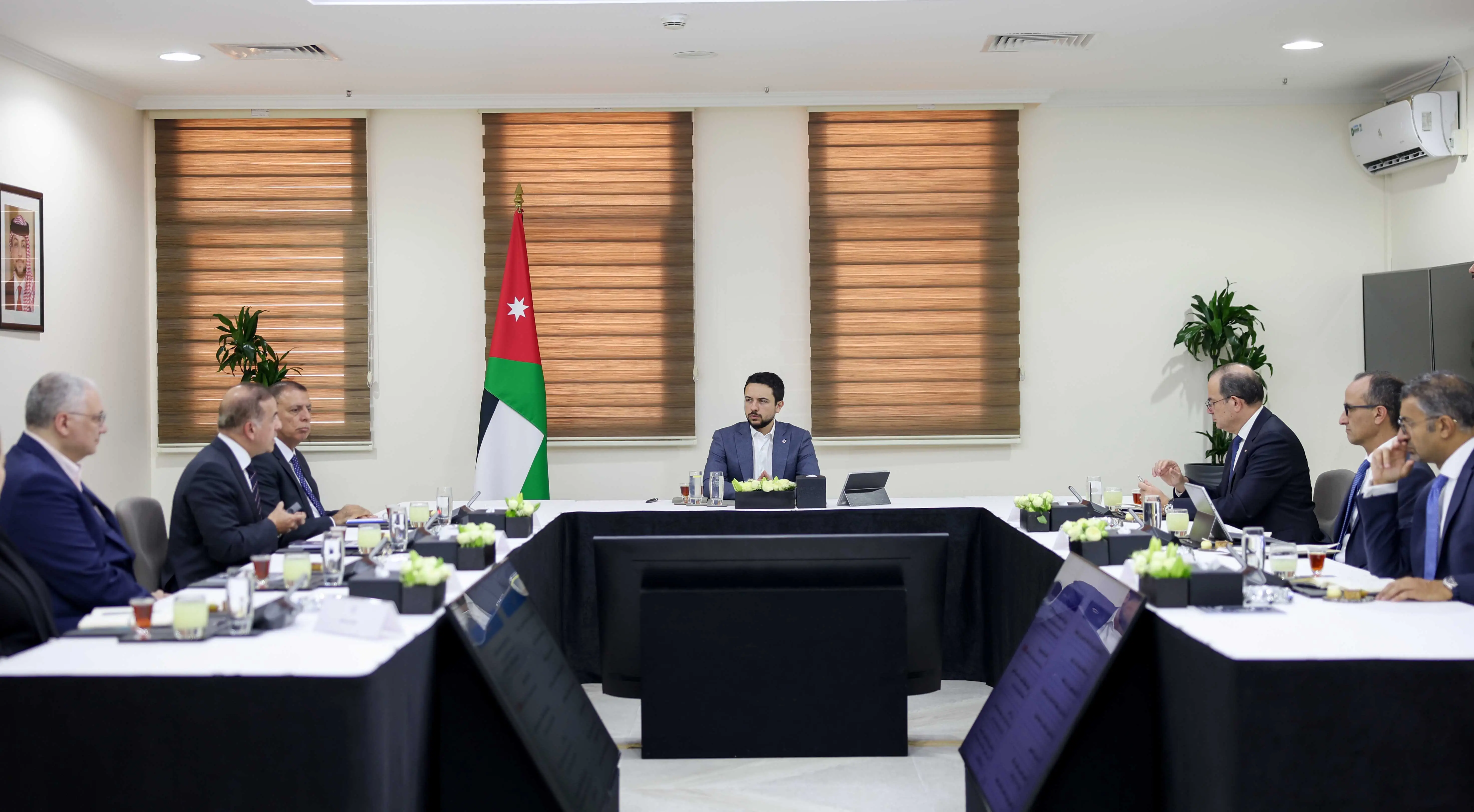 jordan-crown-prince-visits-civil-status-and-passports-department-5.jpg