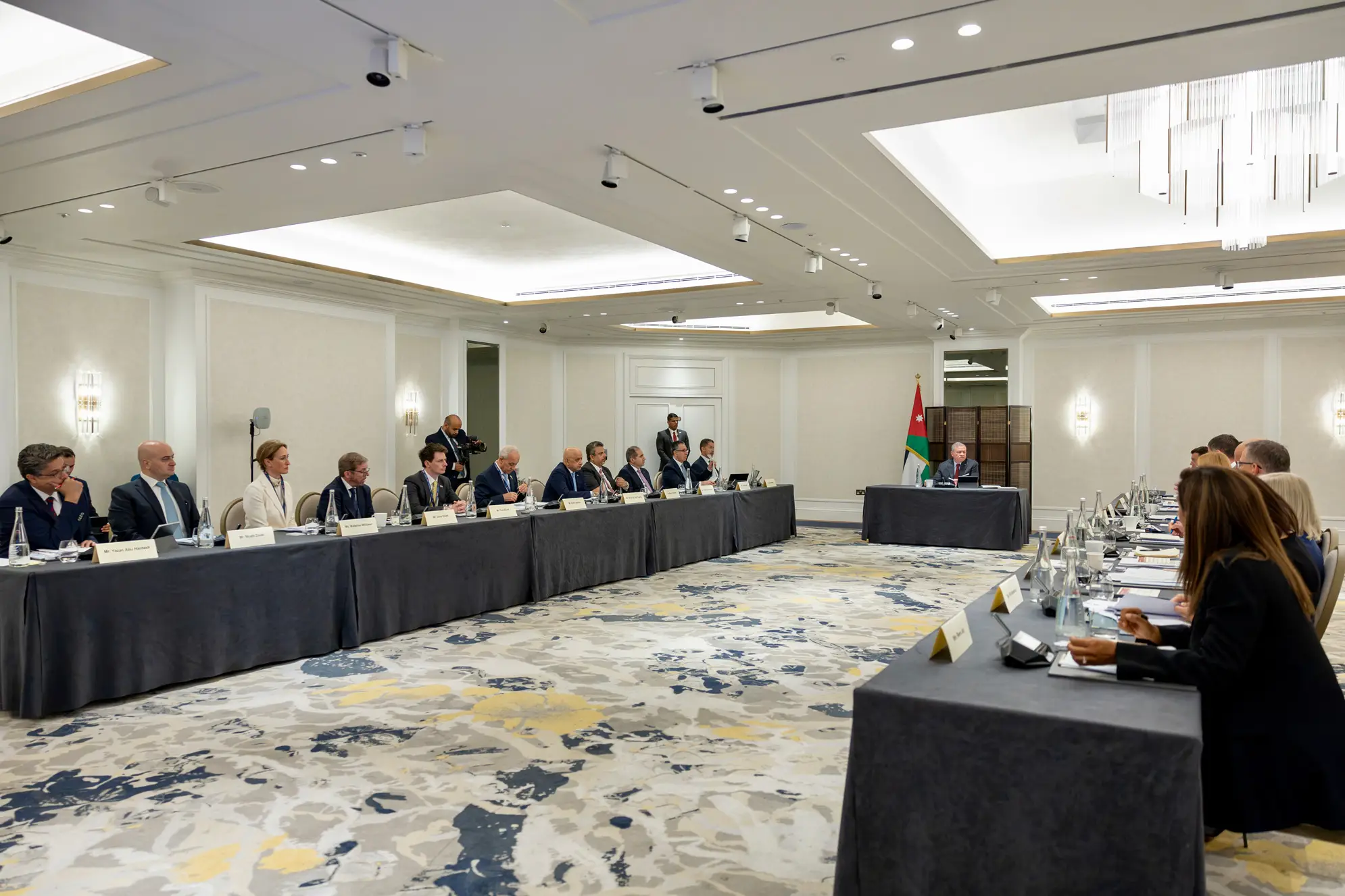 jordan-his-majesty-king-abdullah-ii-meets-with-heads-of-leading-companies-in-london-4.jpg