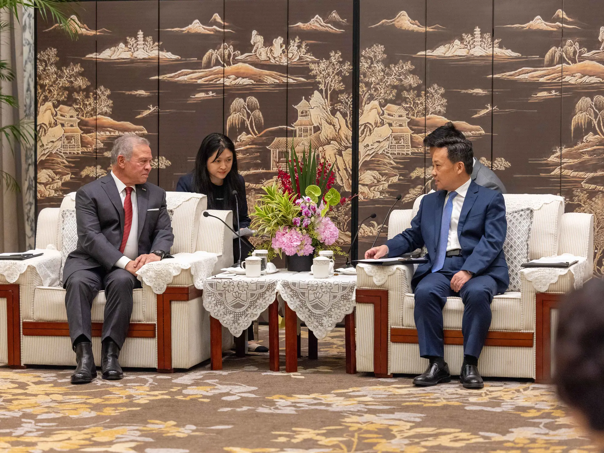 King meets with communist party secretary of Shenzhen
