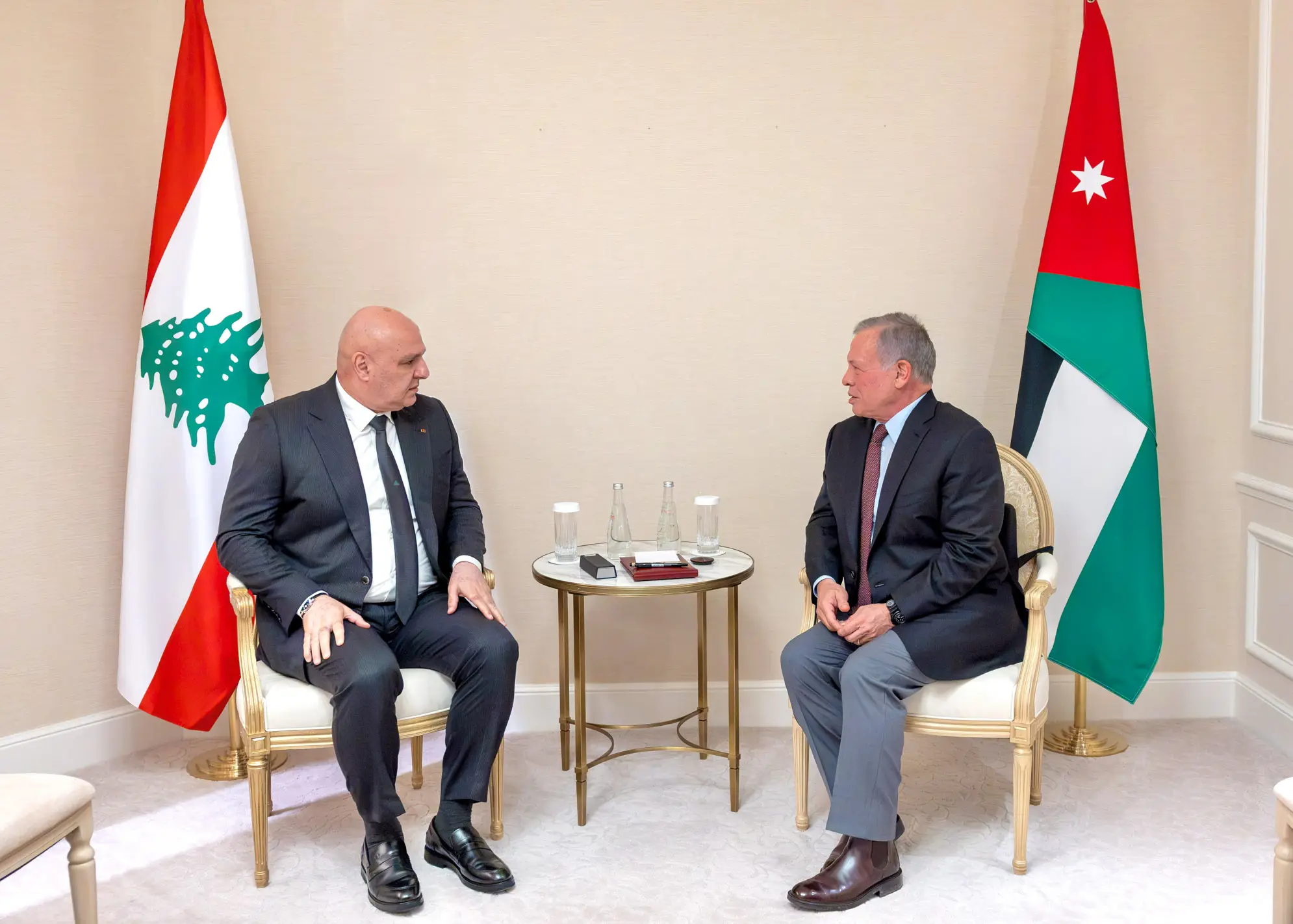 King meets with Lebanon president, underscores Jordan&rsquo;s support for Lebanon