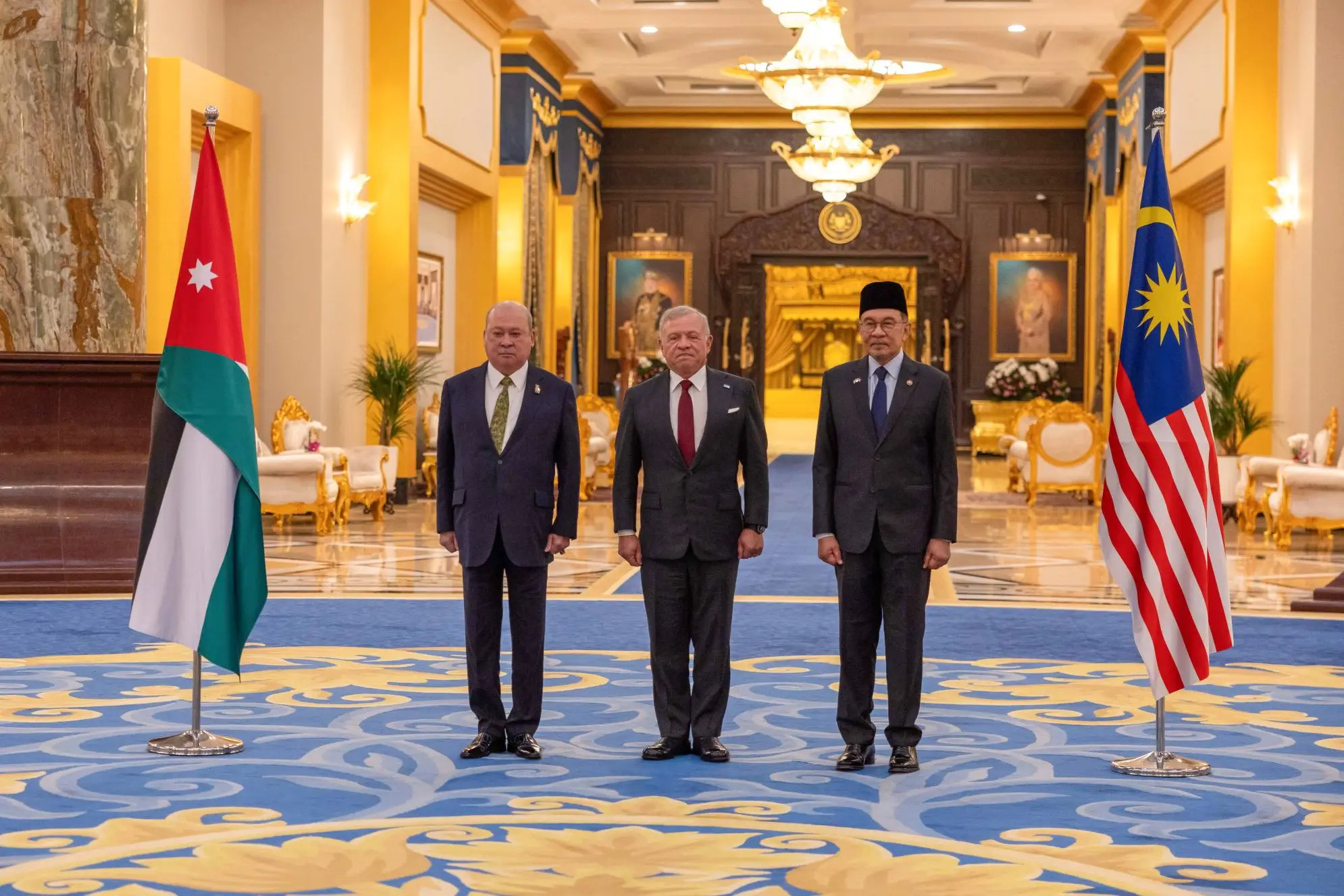 his-majesty-at-the-start-of-his-state-visit-holds-talks-with-the-king-of-malaysia-in-kuala-lumpur-11.jpg