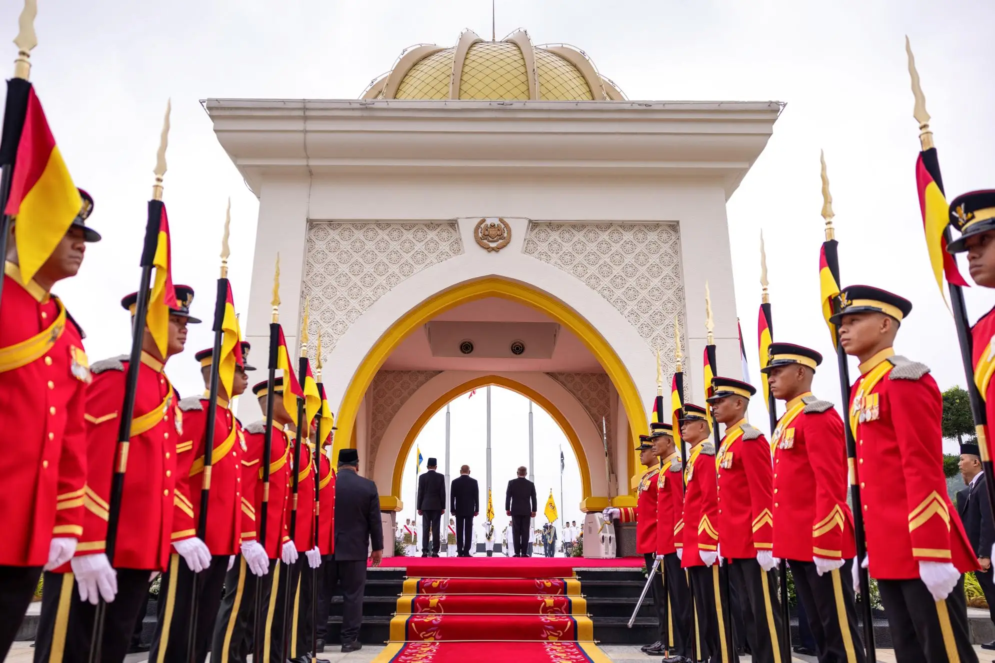 his-majesty-at-the-start-of-his-state-visit-holds-talks-with-the-king-of-malaysia-in-kuala-lumpur-4.jpg