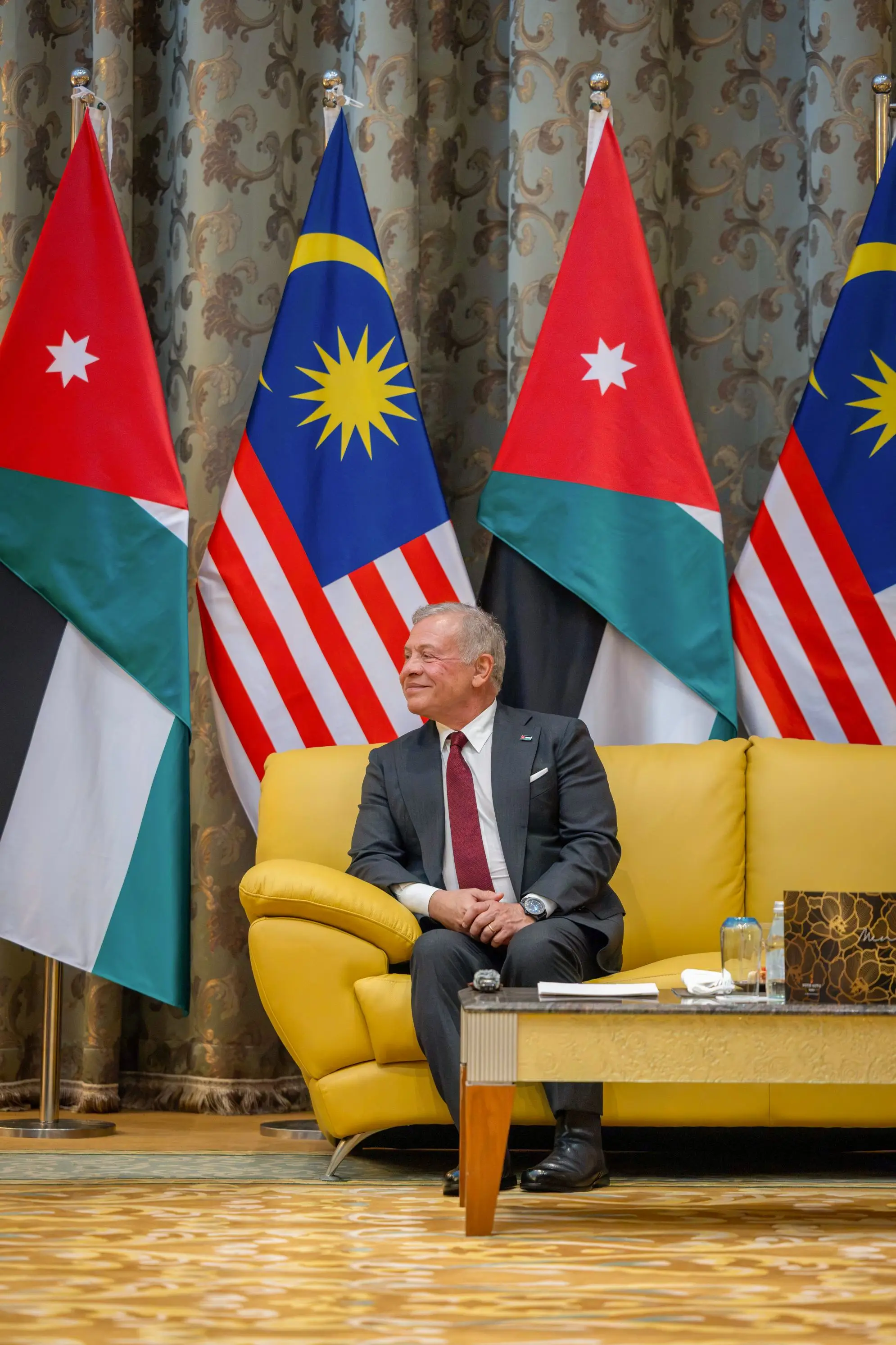 his-majesty-king-abdullah-ii-meets-the-malaysian-prime-minister-anwar-ibrahim-in-kuala-lumpur-2.jpg