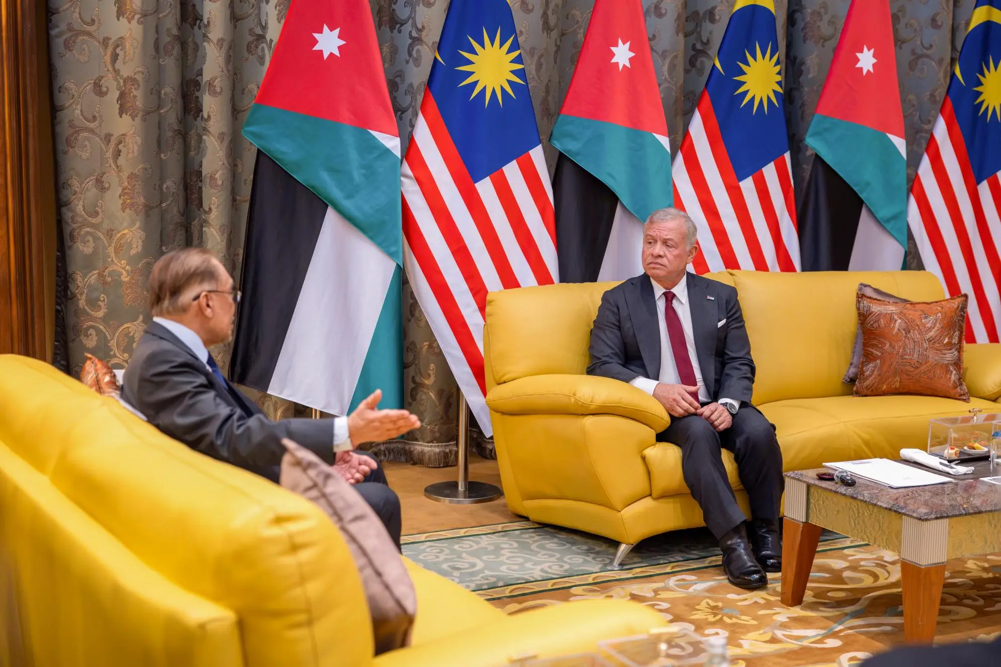 his-majesty-king-abdullah-ii-meets-the-malaysian-prime-minister-anwar-ibrahim-in-kuala-lumpur-5.jpg