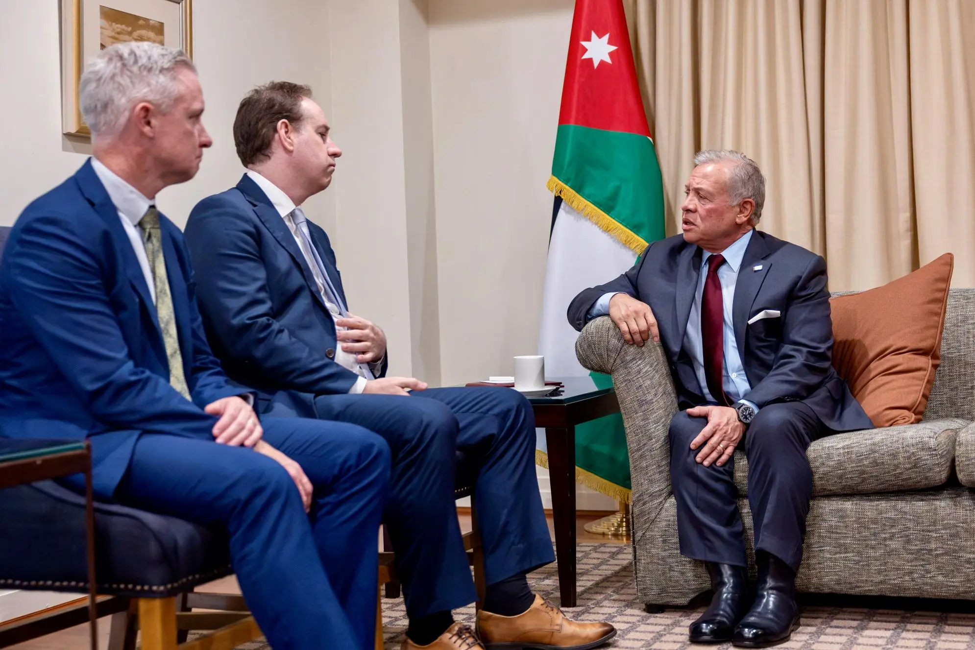 king-meets-with-representatives-of-association-of-mining-and-exploration-companies-in-australia-2.jpg