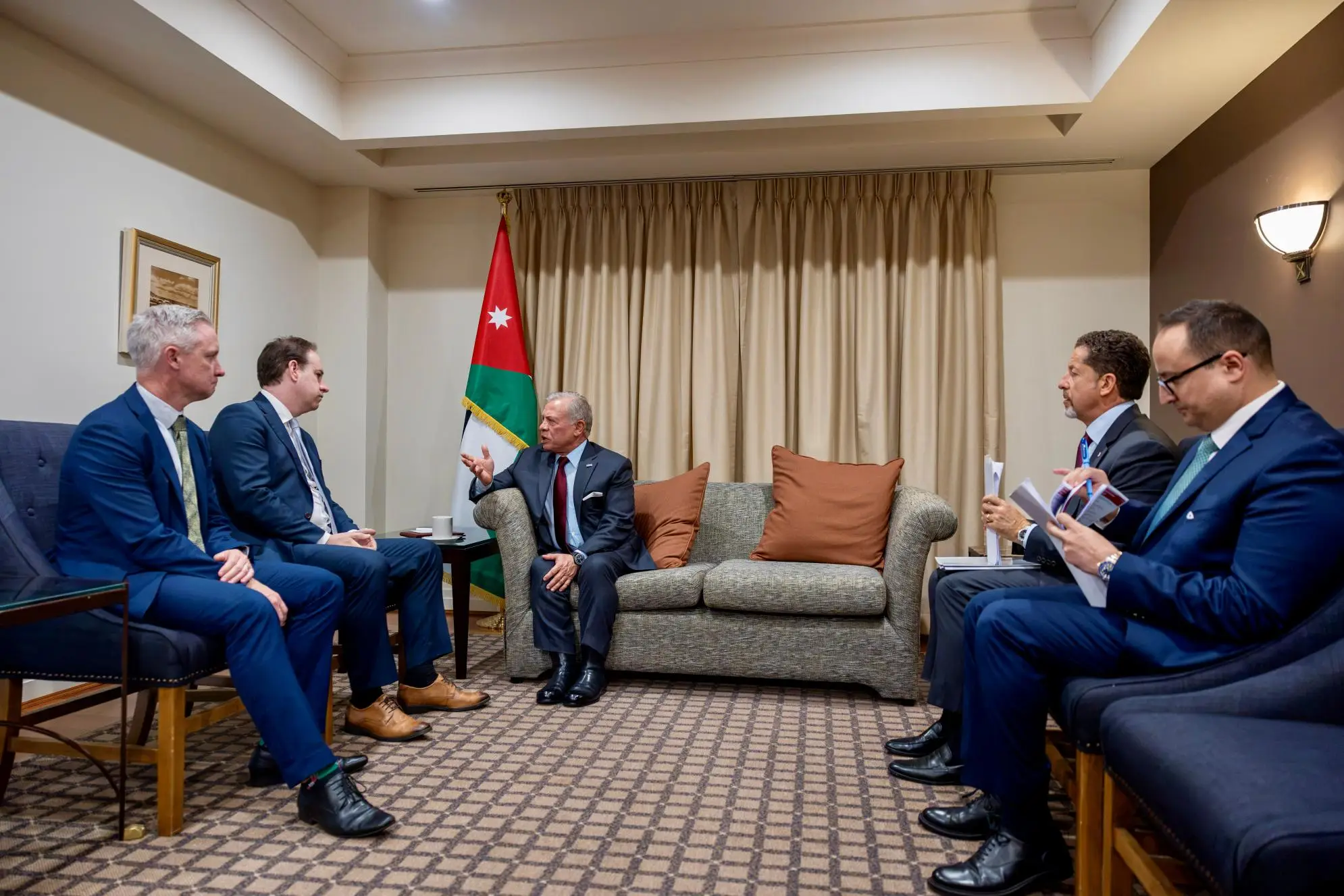 king-meets-with-representatives-of-association-of-mining-and-exploration-companies-in-australia.jpg