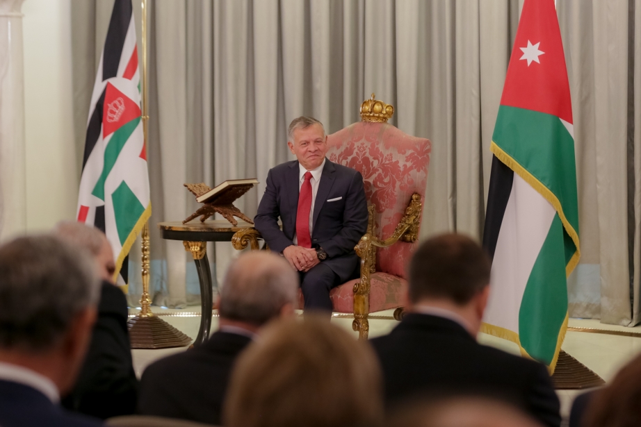 The weekly wrap up of His Majesty King Abdullah II key activities during the week of 20 - 25 November 2016